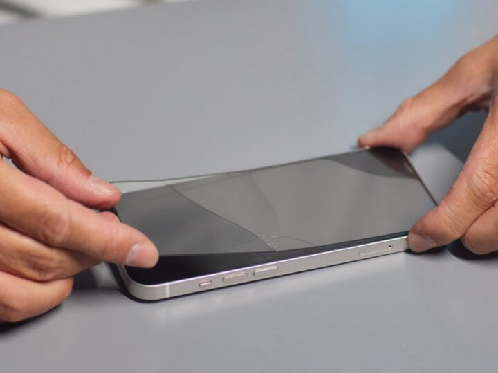 Benefits of Using a Screen Protector Designed for Eye Comfort