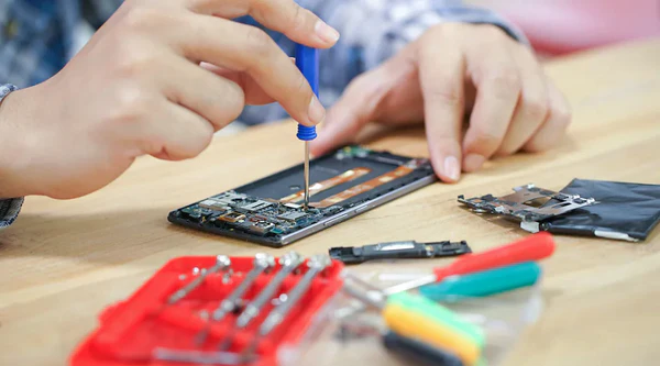 The Ultimate Guide to Phone Repair Tools for Beginners and Professionals